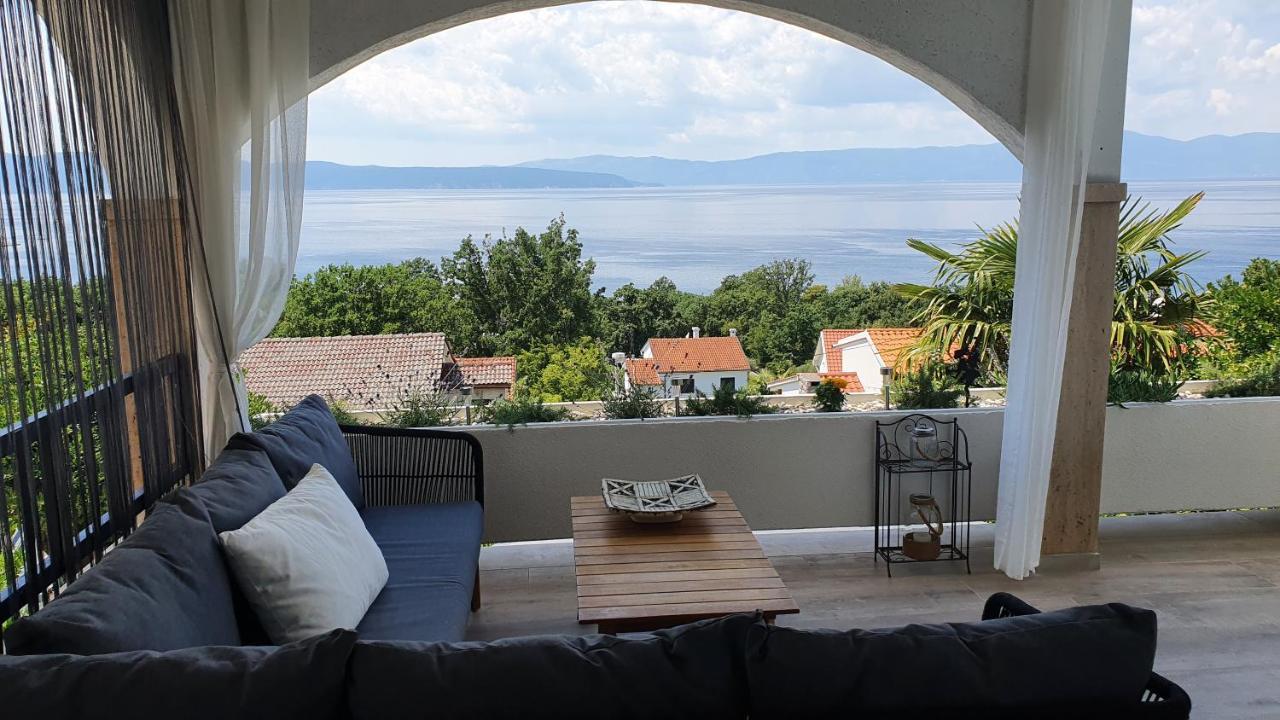 Divine View Apartma Njivice Exteriör bild