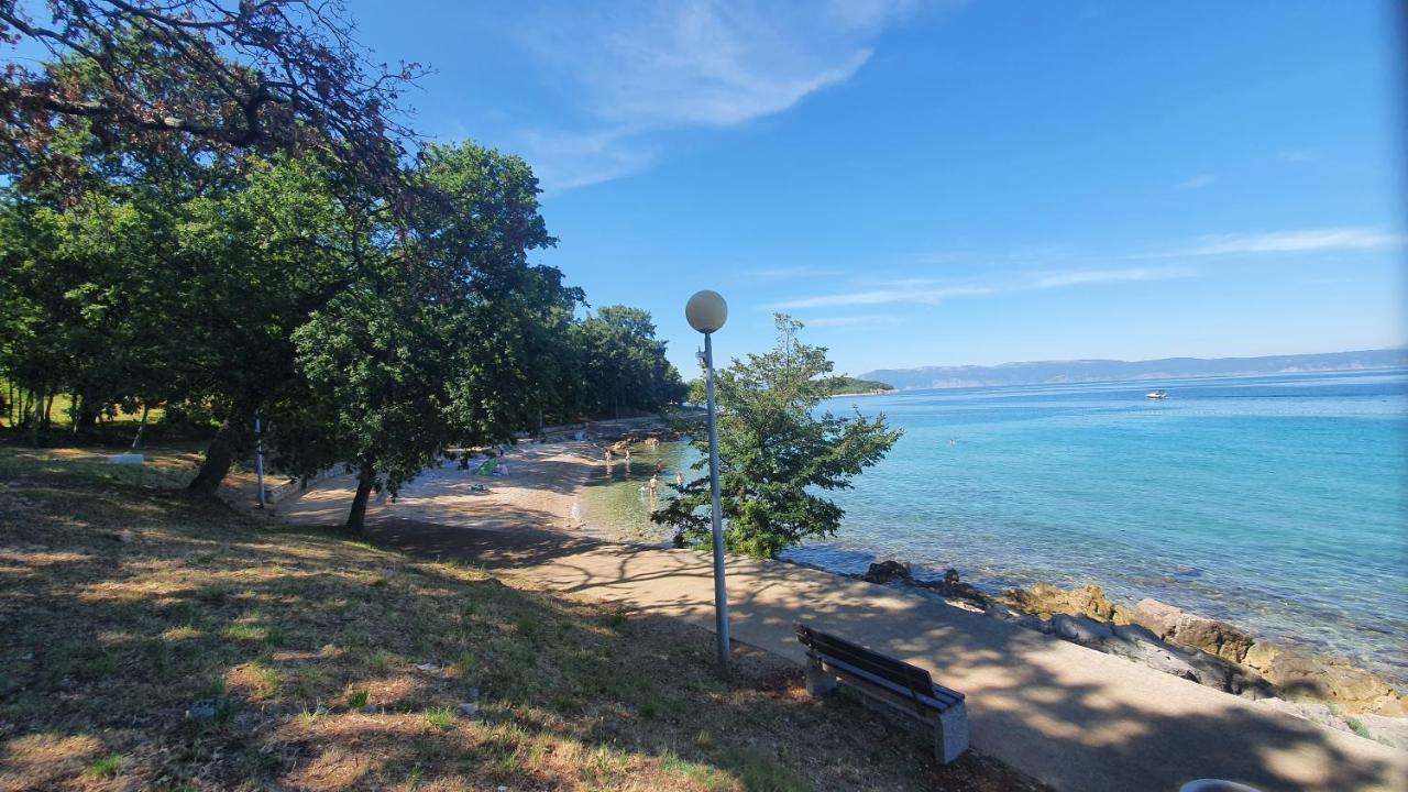 Divine View Apartma Njivice Exteriör bild