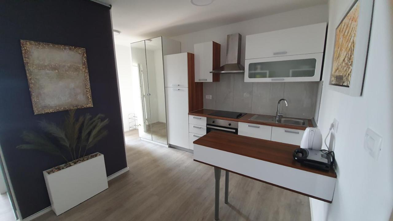 Divine View Apartma Njivice Exteriör bild