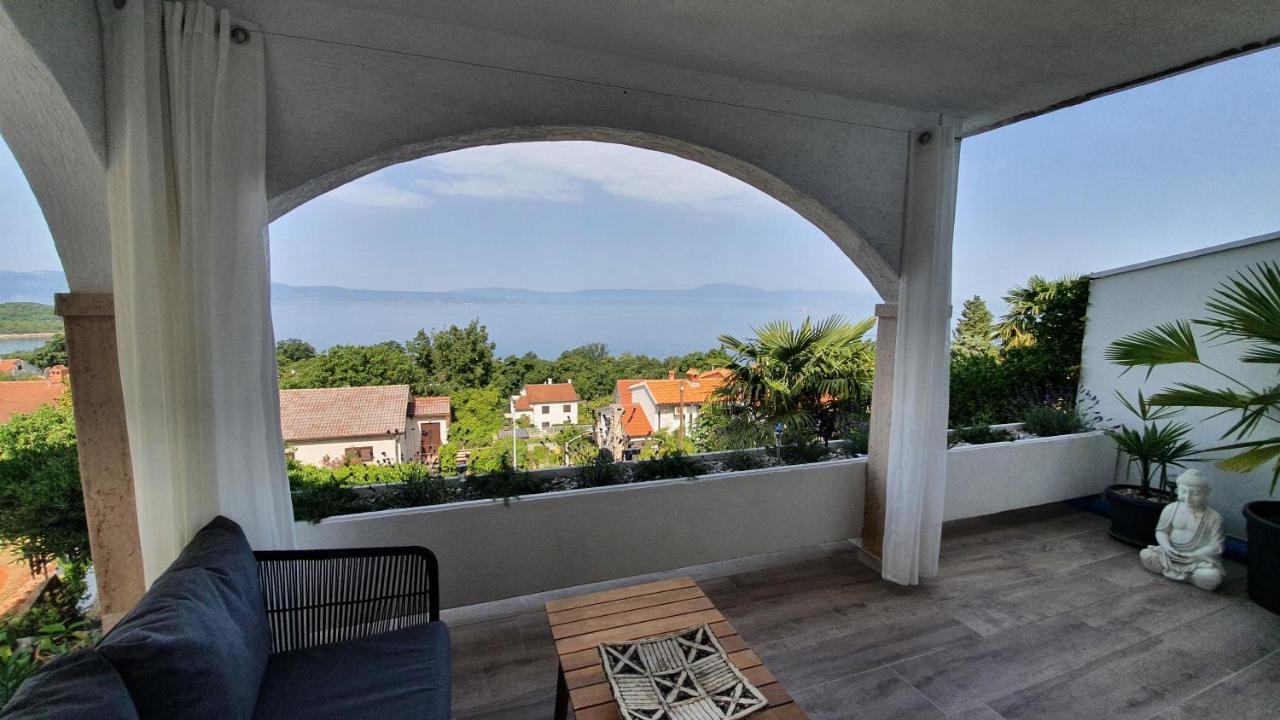 Divine View Apartma Njivice Exteriör bild